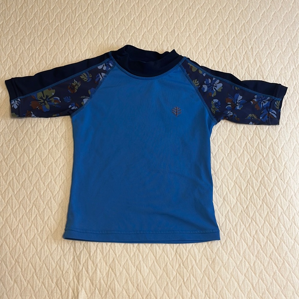 Coolibar rash guard, longer sleeves, Hawaiian flora print blue shades, kids 4/5T